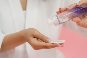 The Exact Oily Skin Routine That Stops Breakouts (Dermatologist-Approved)